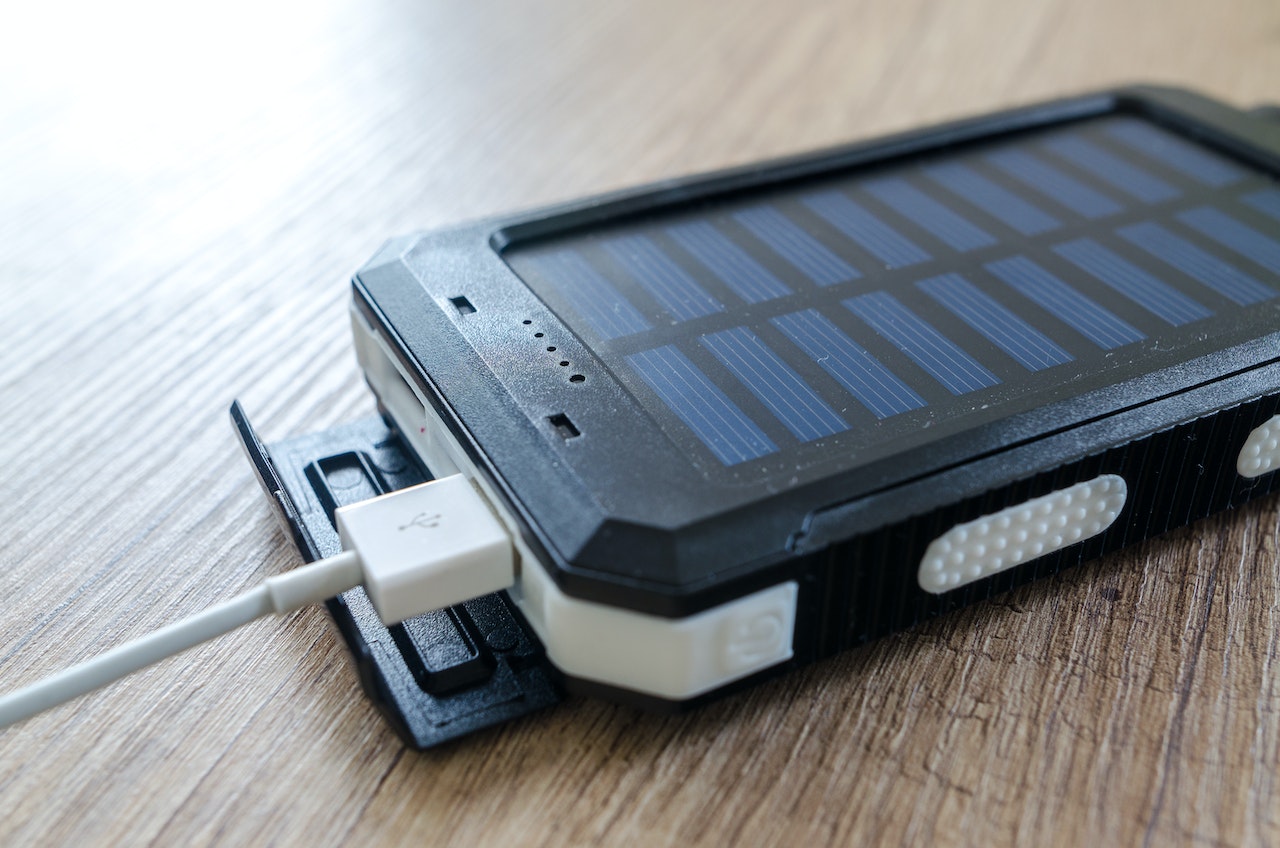 Powerbank solarny – najważniejsze informacje na temat tego produktu